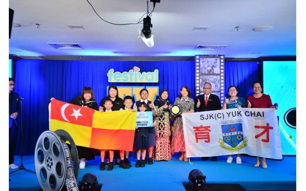 KDEB-SJKCYukChai_rangkul_Anugerah_Khas-1.png