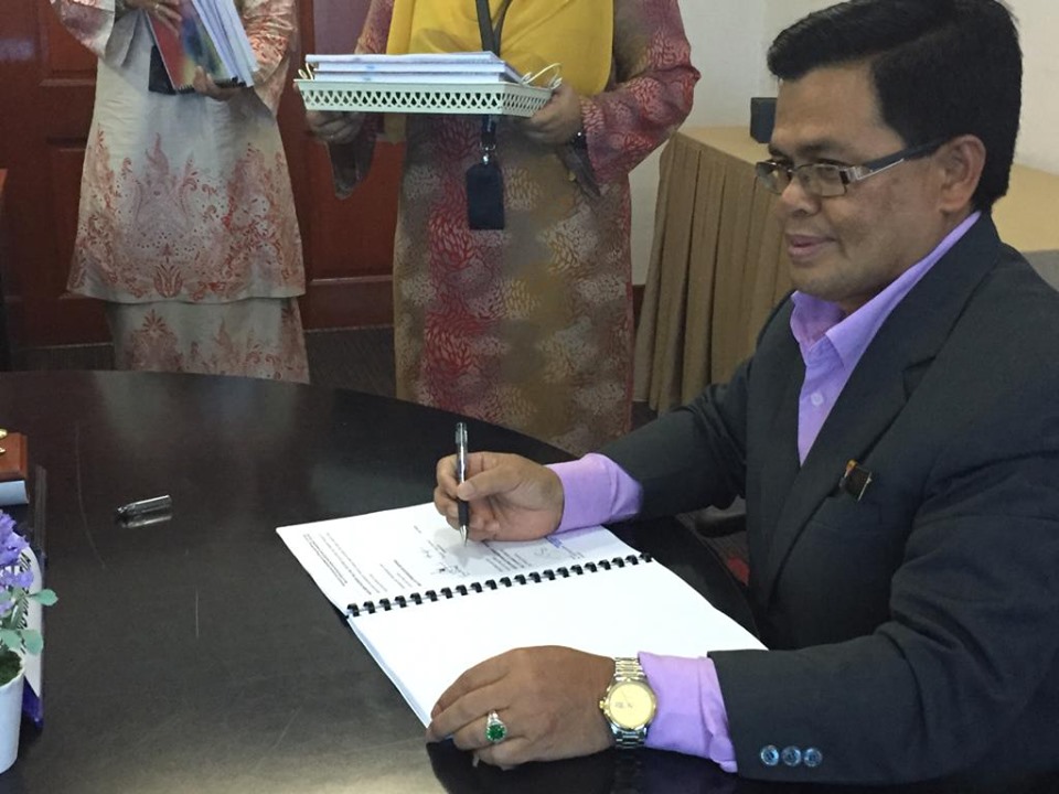 KDEB Waste Management - Majlis Menandatangani Perjanjian 