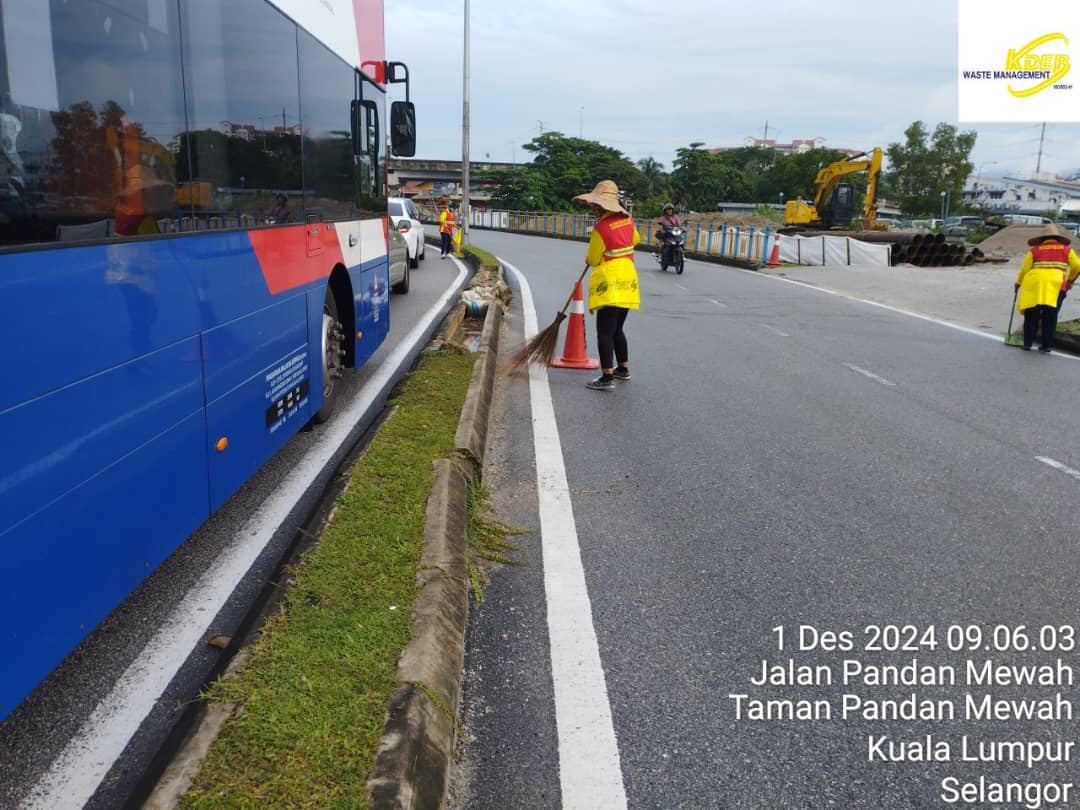 KDEB Waste Management - OPERASI PEMBERSIHAN DI KAWASAN AMPANG JAYA
