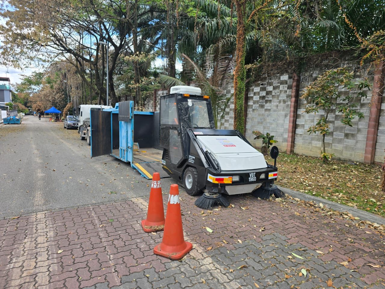 KDEB Waste Management - OPS PEMBERSIHAN KAWASAN SEKITAR LOKASI LETUPAN ...