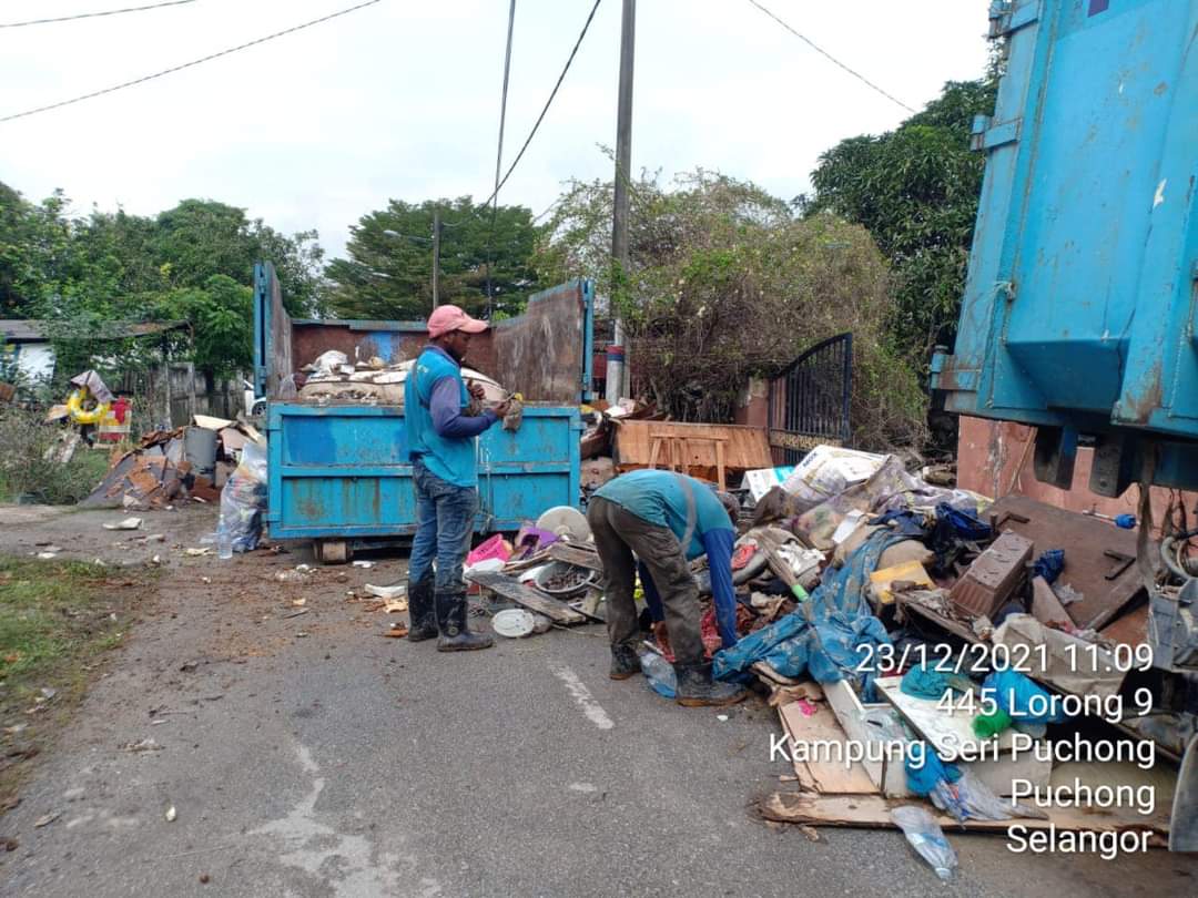 KDEB Waste Management - PEMBERSIHAN PASCA BANJIR DI NEGERI SELANGOR