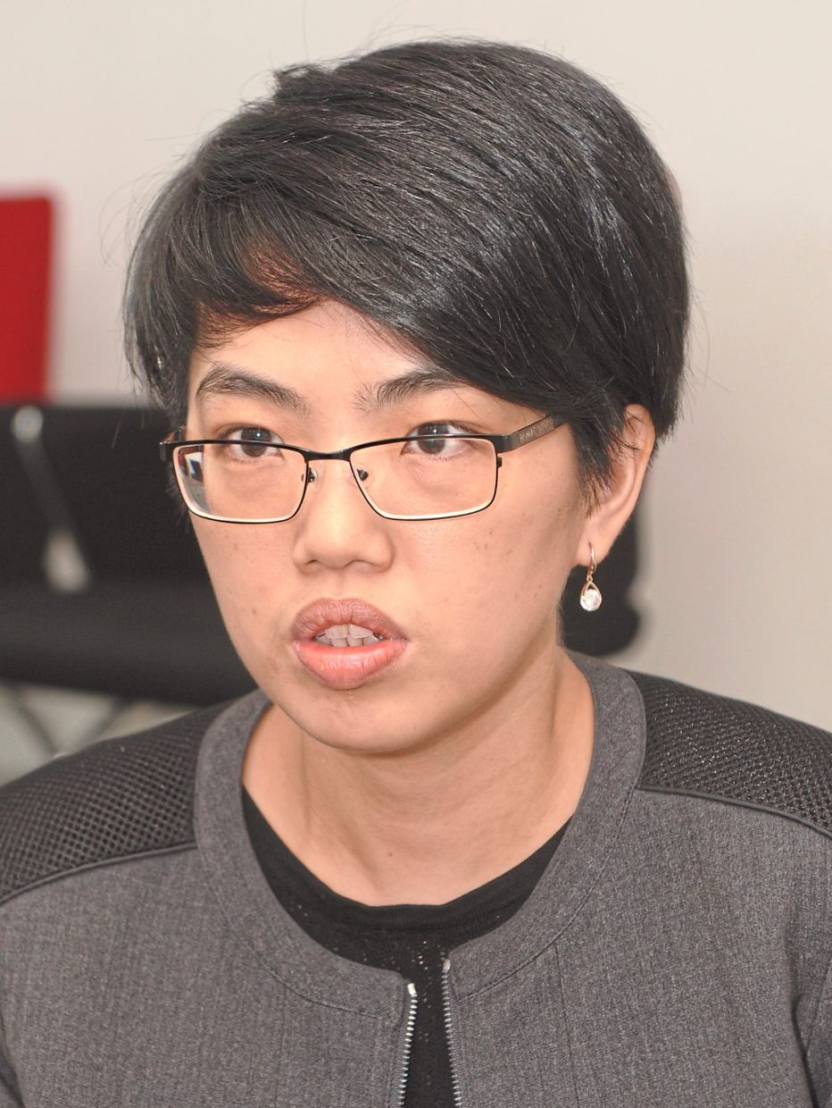 KDEBWM-Malaysian-are-battling-over-growing-mountains-of-waste-img2.png