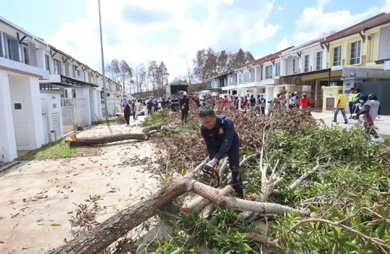 KDEBWM_Lebih_500_tan_sampah_pukal_img3.jpg